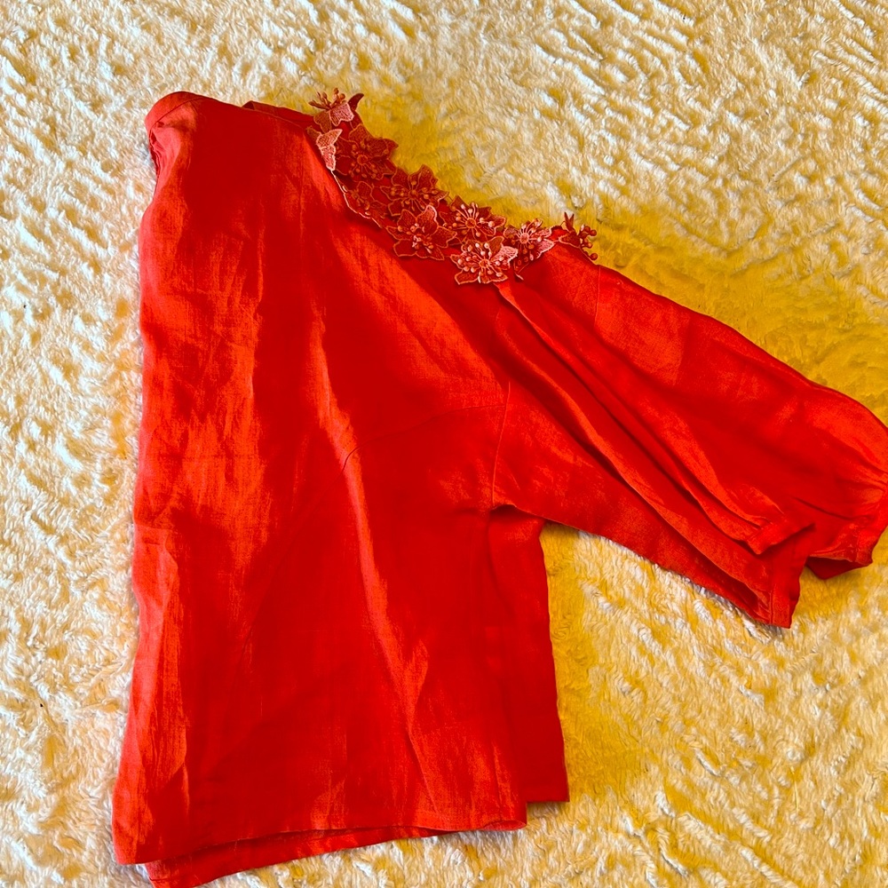 Gorgeous Linen Small Blouse w Floral Appliqué/ Open Sleeve